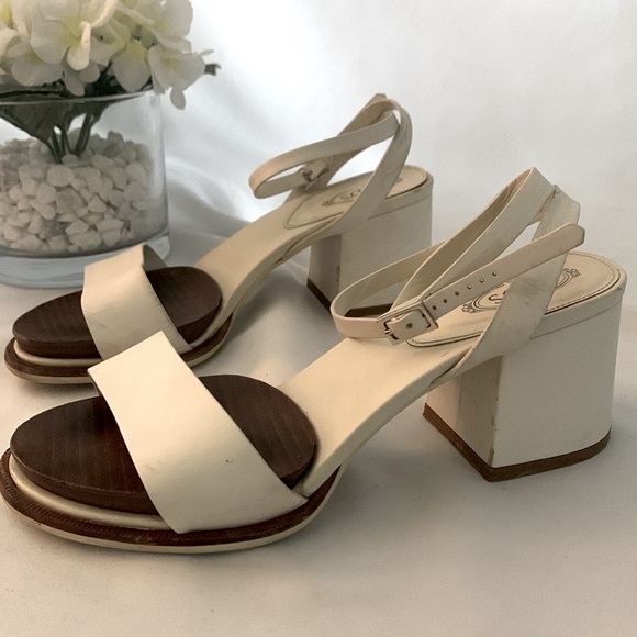 TOD’S Block Heel Leather Sandals - Picture 14 of 15